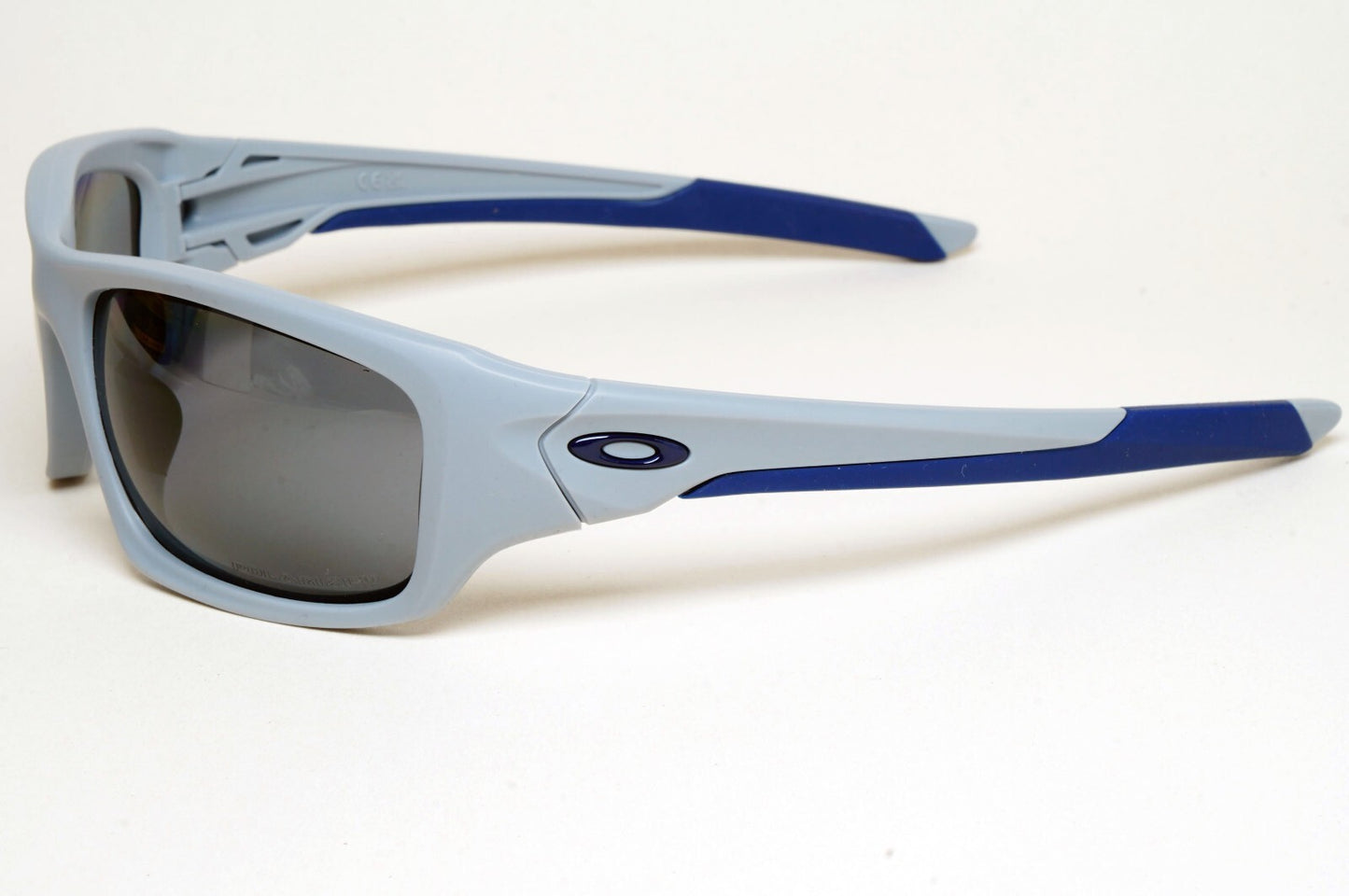 Oakley Sunglasses Polarized Valve Grey Blue Matte Fog Sport Wrap OO 9236 05