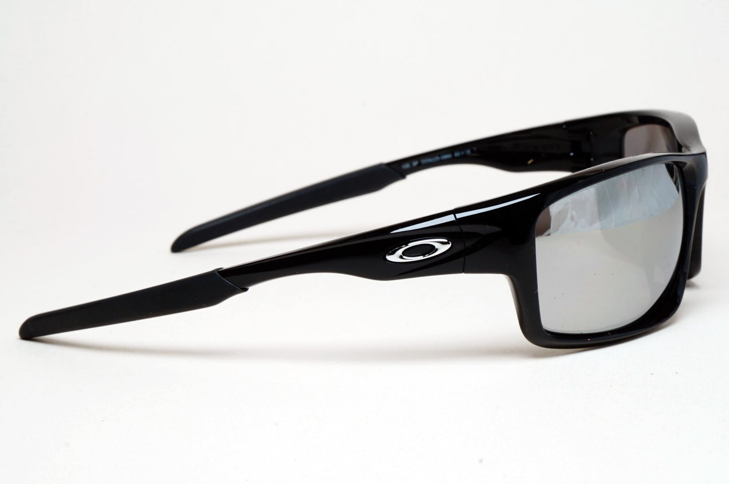 Oakley Sunglasses Polarized Canteen Black Silver Chrome Iridium OO 9225 08