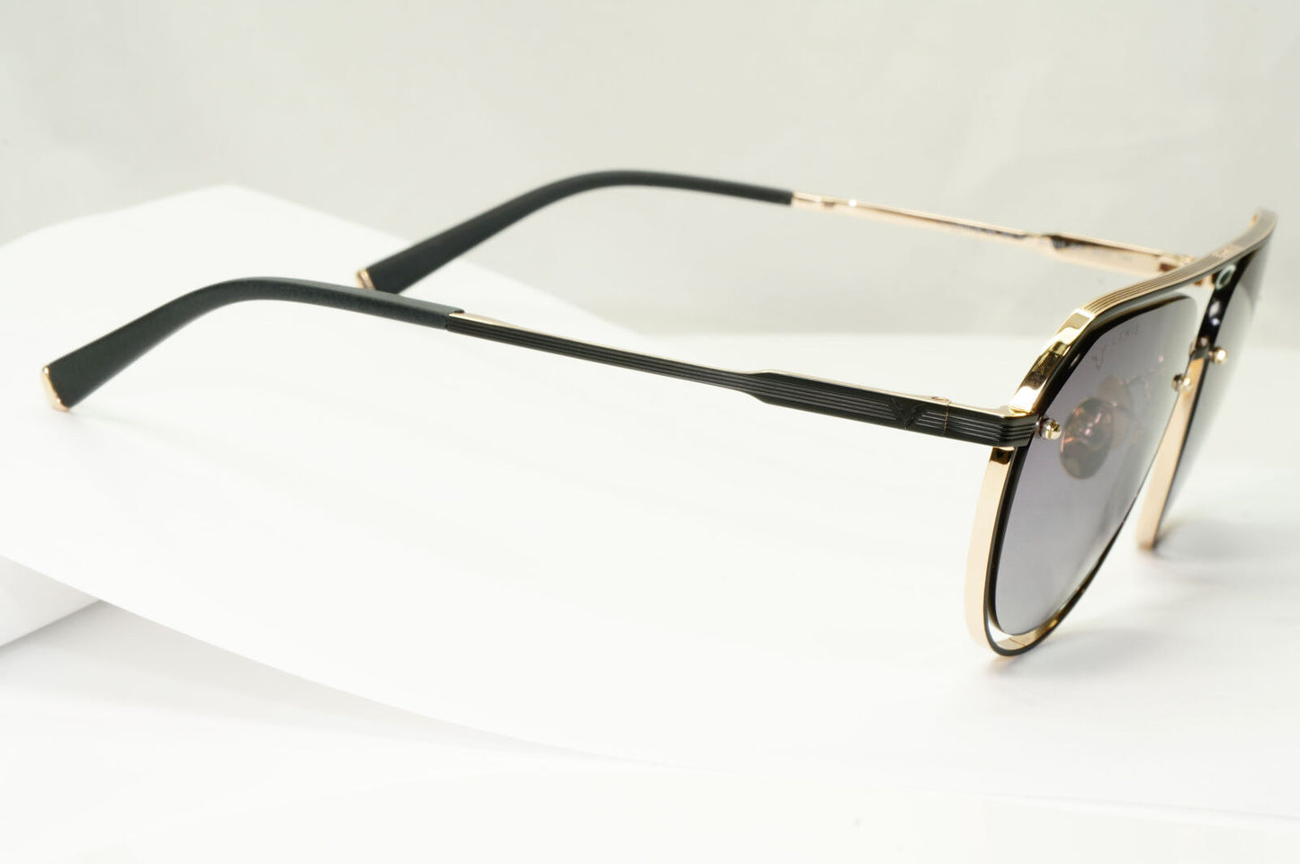 Police Lewis Hamilton F1 Sunglasses Blac kGradient Gold Pilot SPL E17 COL 302Y