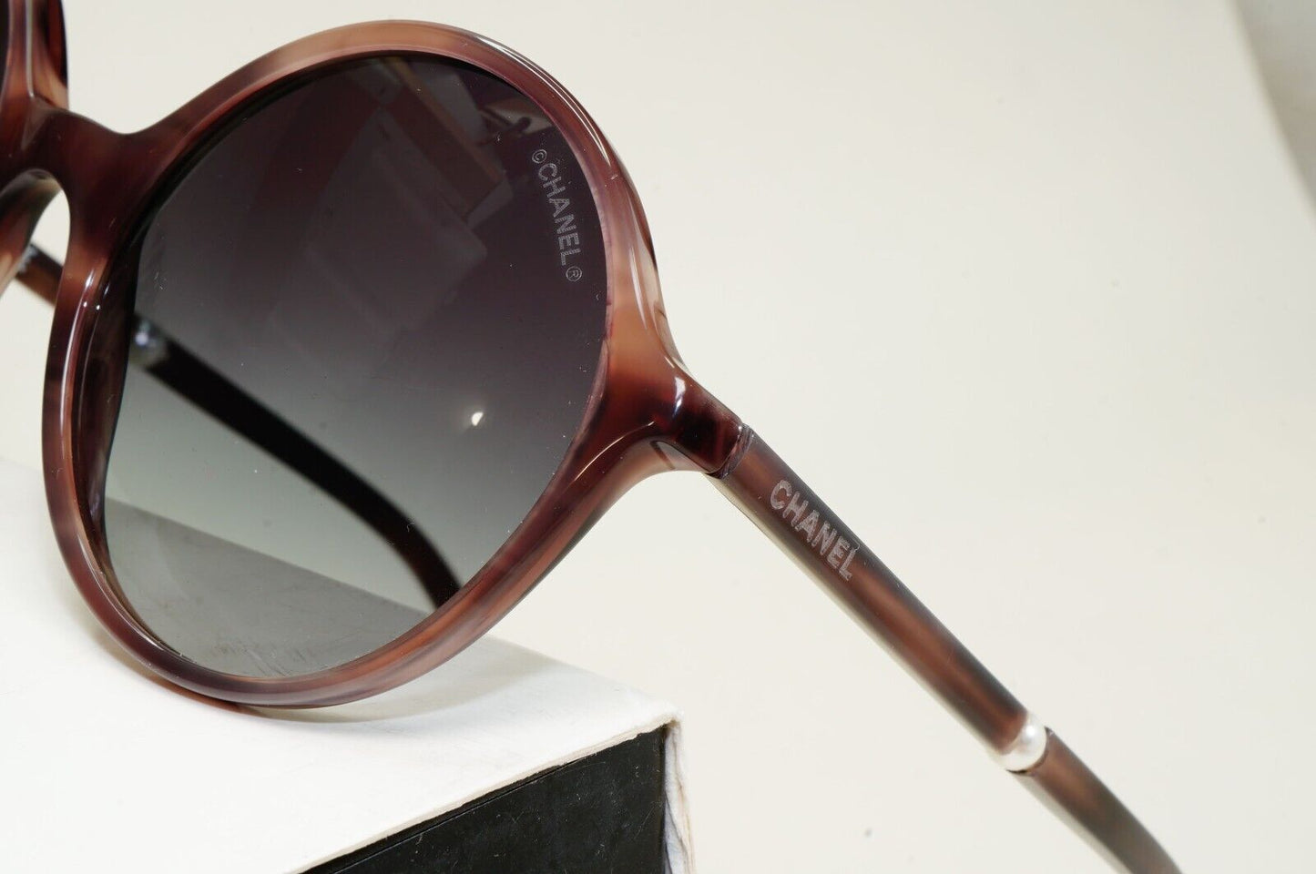 Chanel Sunglasses Pearl Brown Tortoiseshell Grey Gradient Round 5391-H c.1641/S6