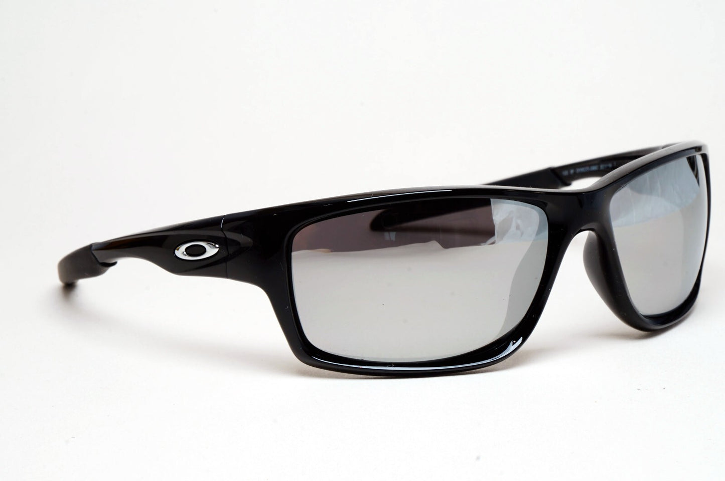 Oakley Sunglasses Polarized Canteen Black Silver Chrome Iridium OO 9225 08
