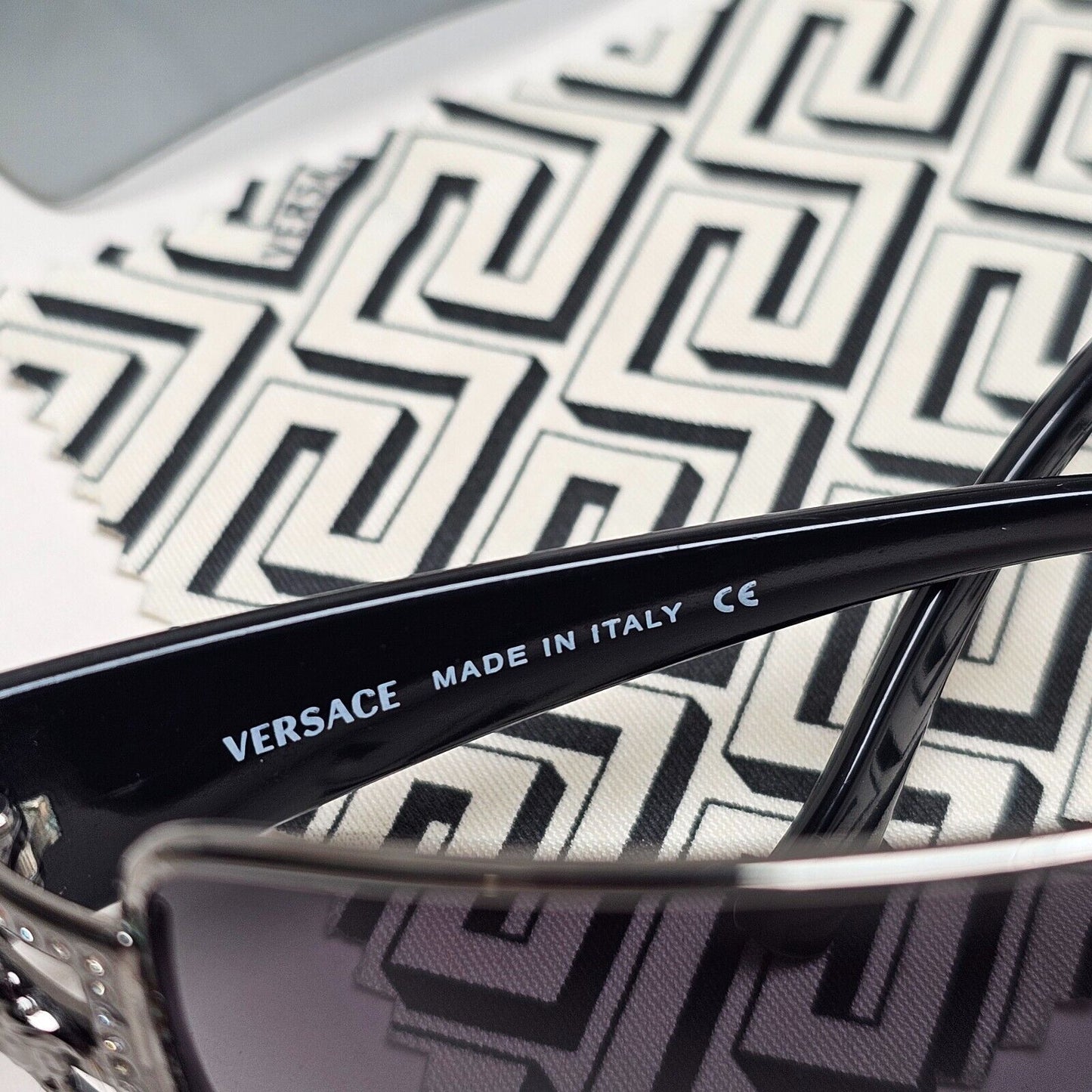 Versace Sunglasses 2004 Vintage Black Gunmetal Wrap MOD 2032-B 1001/11 180125