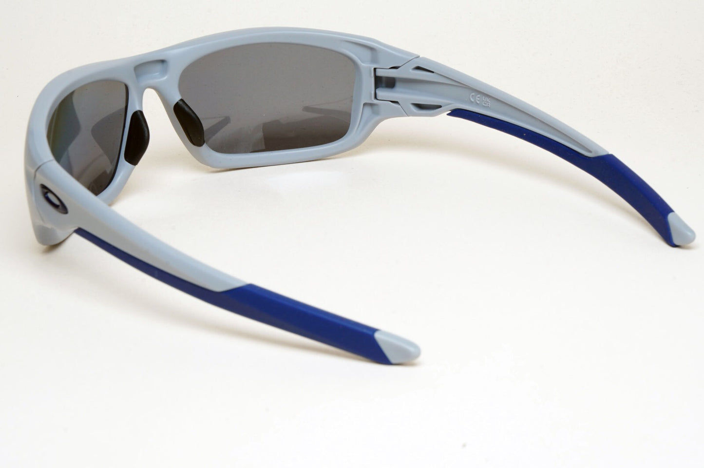 Oakley Sunglasses Polarized Valve Grey Blue Matte Fog Sport Wrap OO 9236 05