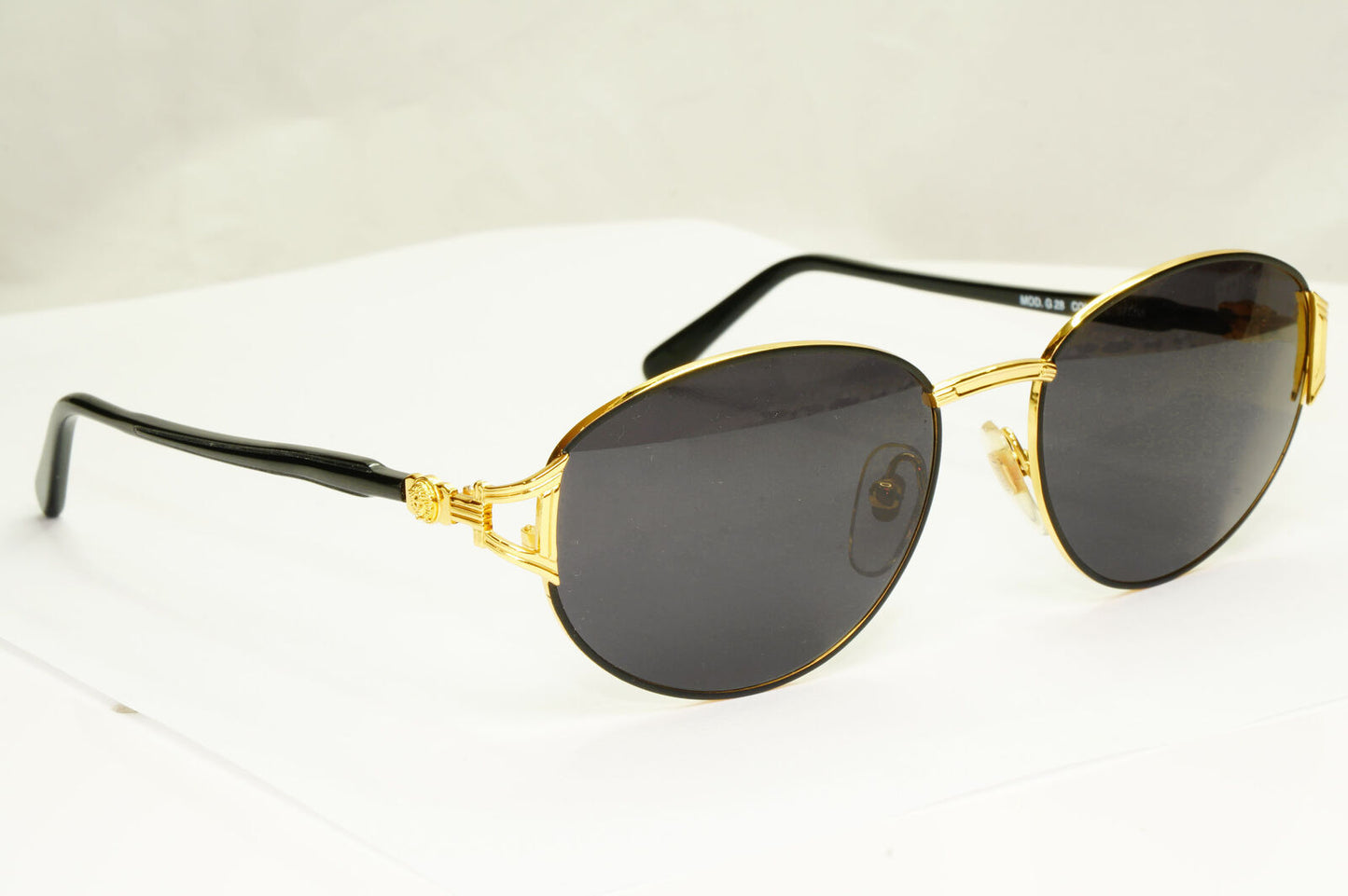 Gianni Versace 1995 Vintage Gold Medusa Black Retro Sunglasses MOD G28 COL 18L
