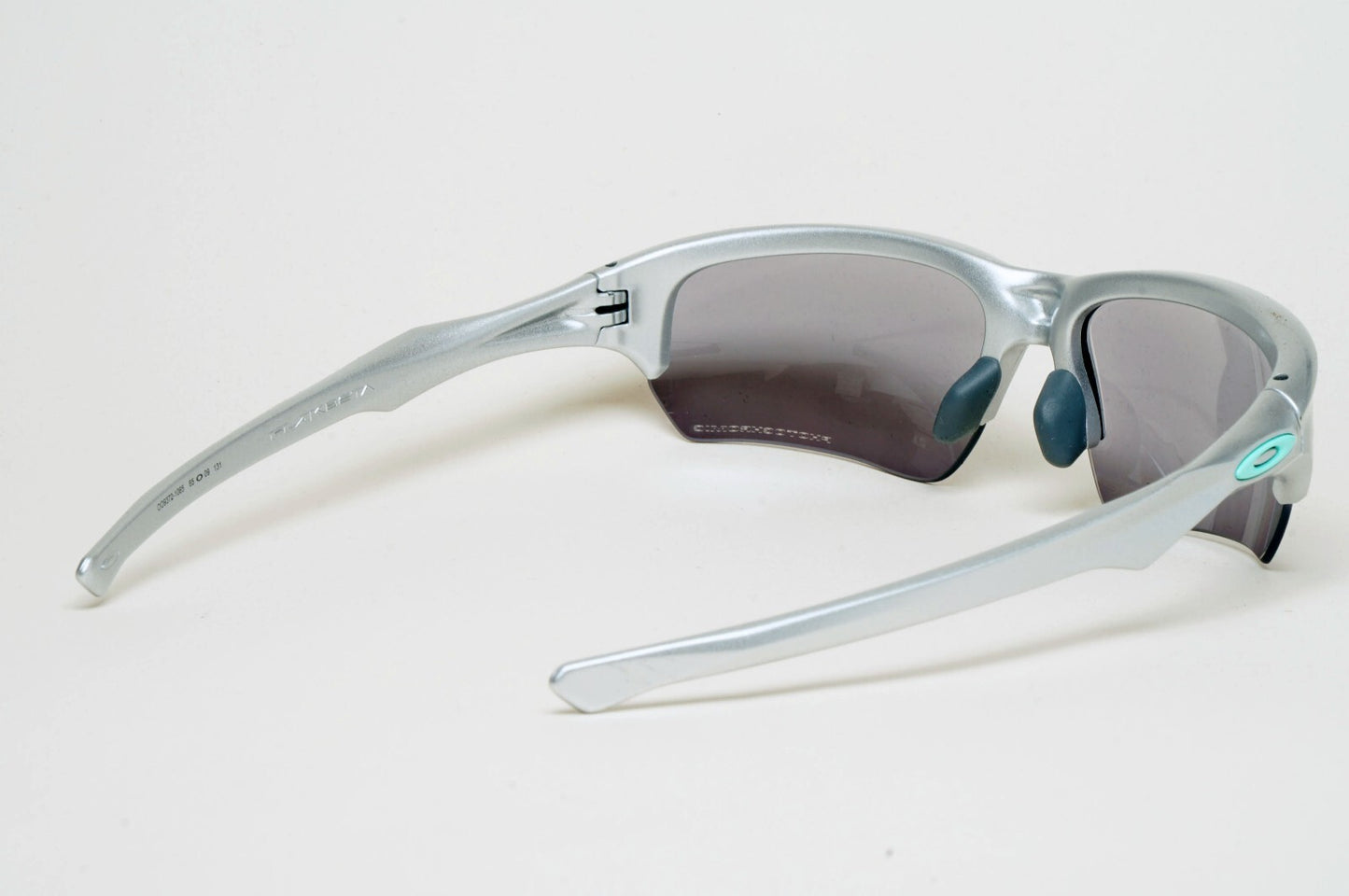 Oakley Sunglasses Photochromic Flak Beta (A) Silver Clear Black OO 9372 10 65mm