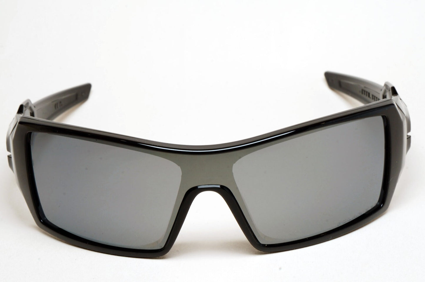 Oakley Sunglasses Polarized Oil Rig Black Polished Iridium Glossy OO 9081 26-203