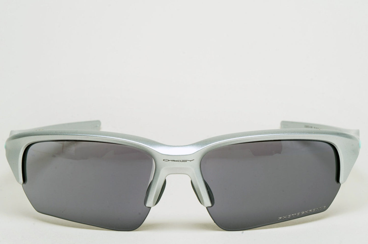 Oakley Sunglasses Photochromic Flak Beta (A) Silver Clear Black OO 9372 10 65mm