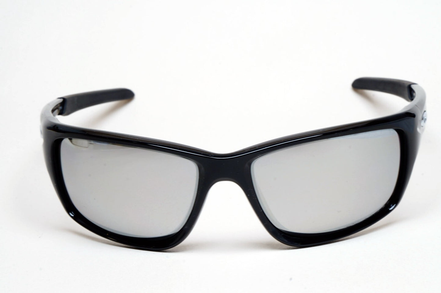 Oakley Sunglasses Polarized Canteen Black Silver Chrome Iridium OO 9225 08