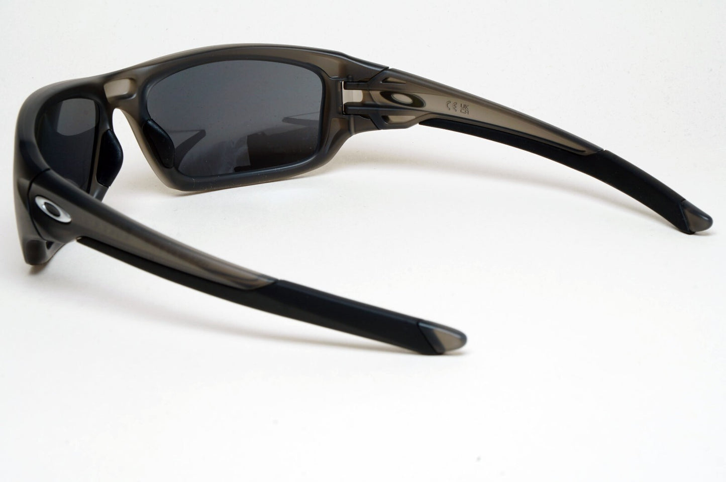 Oakley Sunglasses Polarized Valve Grey Matte Black Iridium OO 9236 Valve 06