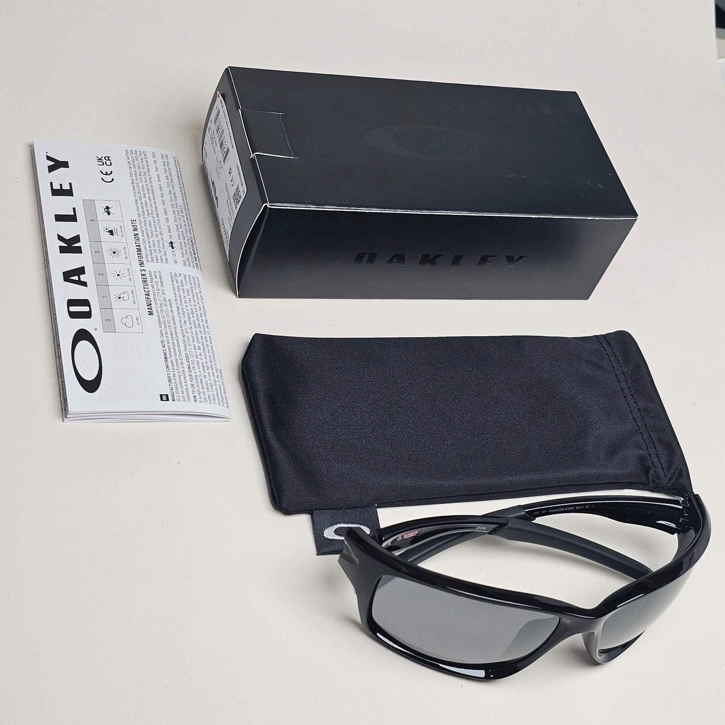 Oakley Sunglasses Polarized Canteen Black Polished Iridium Glossy OO 9225 01