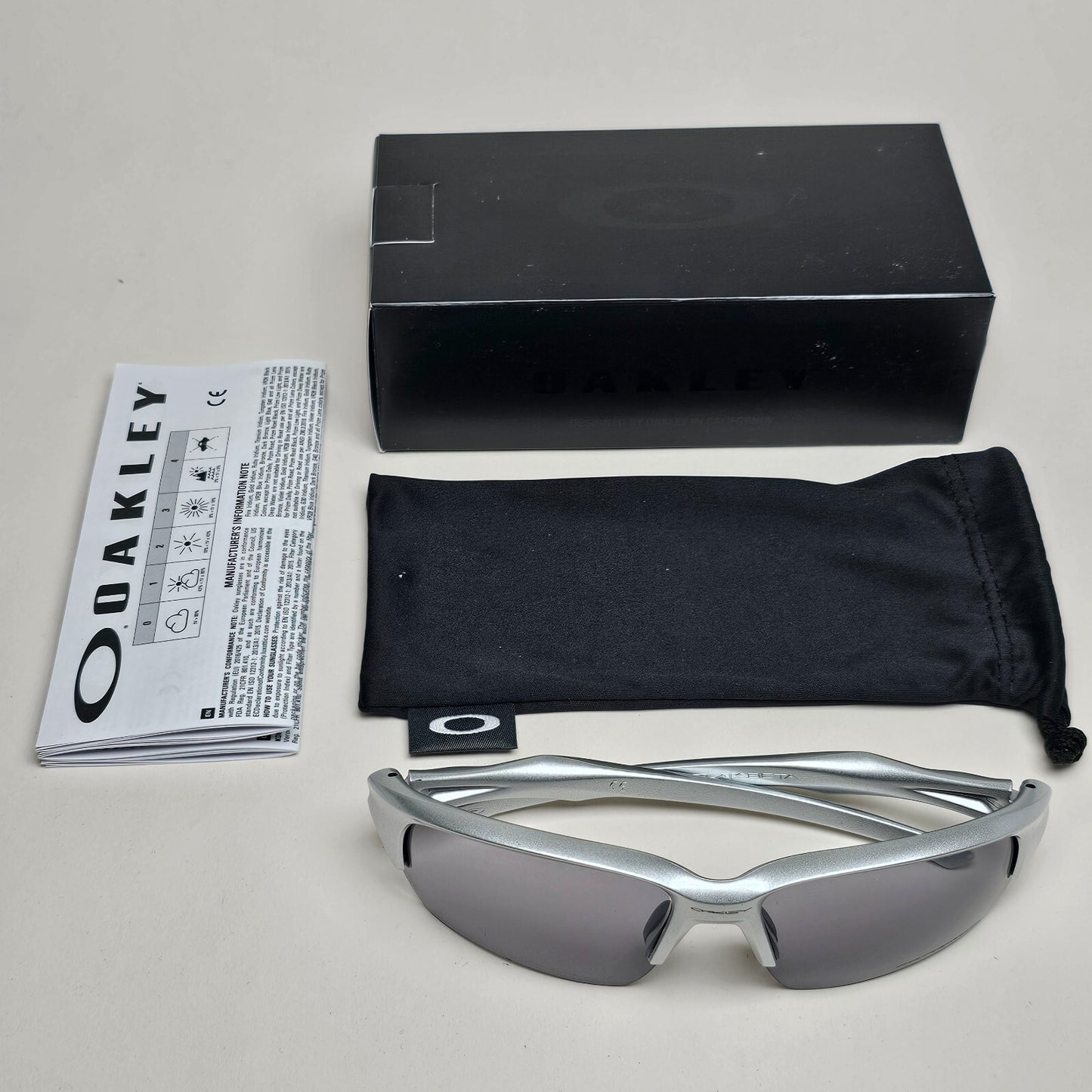 Oakley Sunglasses Photochromic Flak Beta (A) Silver Clear Black OO 9372 10 65mm