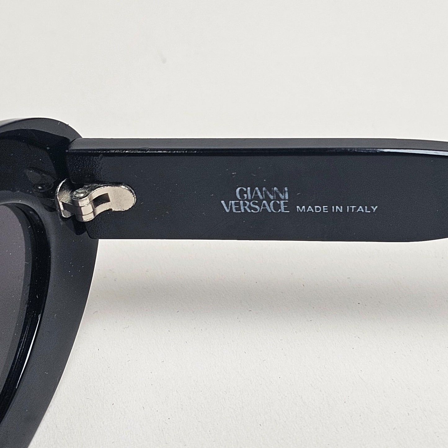 Gianni Versace Sunglasses 1995 Vintage Black Oval Medusa MOD 415 COL 852 140325