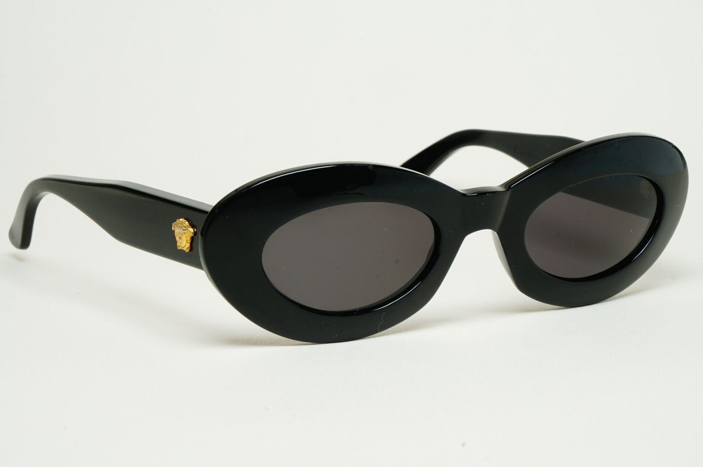 Gianni Versace Sunglasses 1995 Vintage Black Oval Medusa MOD 415 COL 852 140325