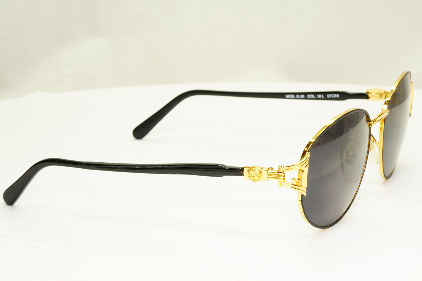 Gianni Versace 1995 Vintage Gold Medusa Black Retro Sunglasses MOD G28 COL 18L