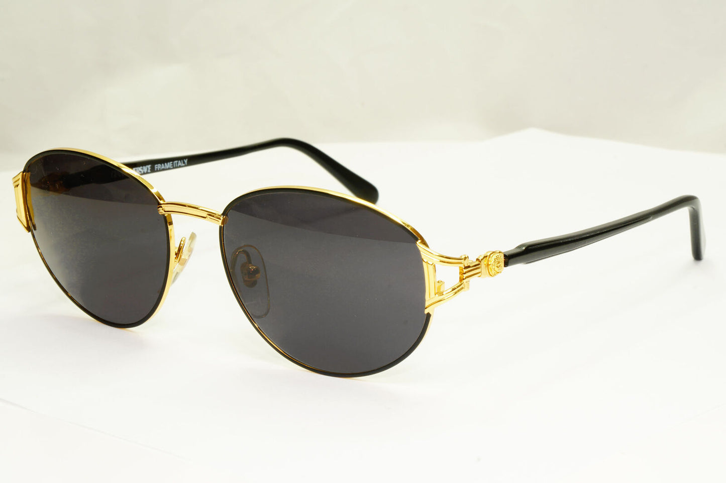 Gianni Versace 1995 Vintage Gold Medusa Black Retro Sunglasses MOD G28 COL 18L