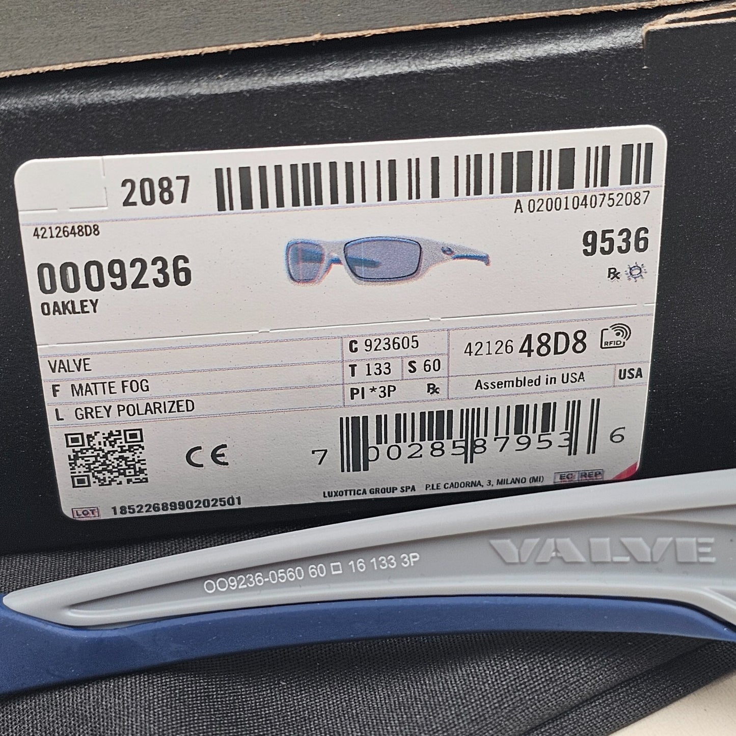 Oakley Sunglasses Polarized Valve Grey Blue Matte Fog Sport Wrap OO 9236 05