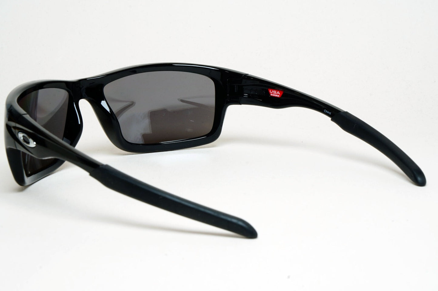 Oakley Sunglasses Polarized Canteen Black Silver Chrome Iridium OO 9225 08