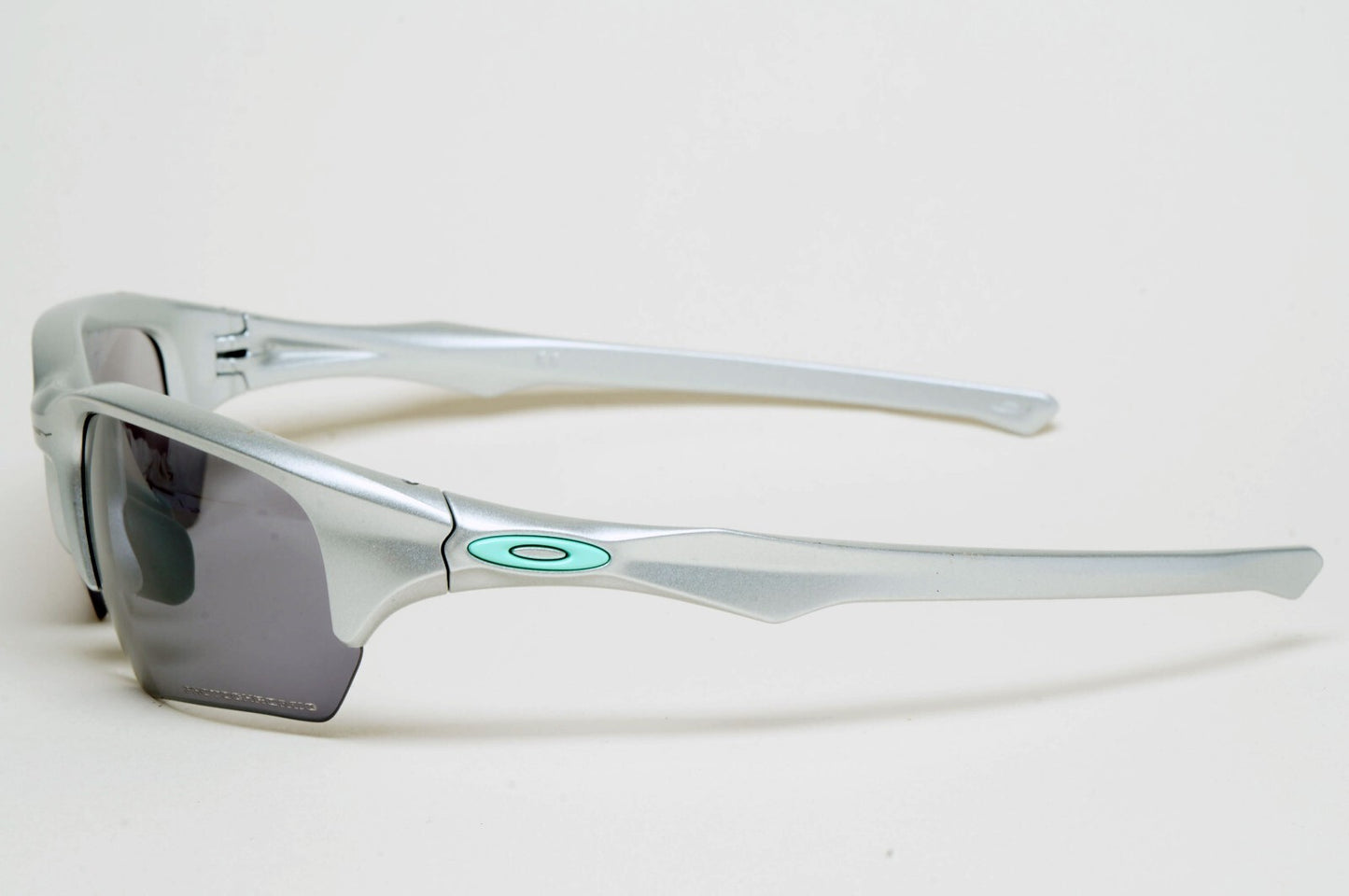 Oakley Sunglasses Photochromic Flak Beta (A) Silver Clear Black OO 9372 10 65mm