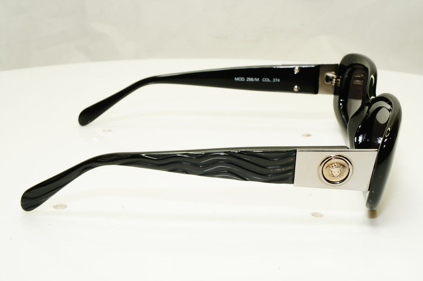 Gianni Versace 1996 Unisex Vintage Black Medusa Sunglasses MOD 256/M COL 374