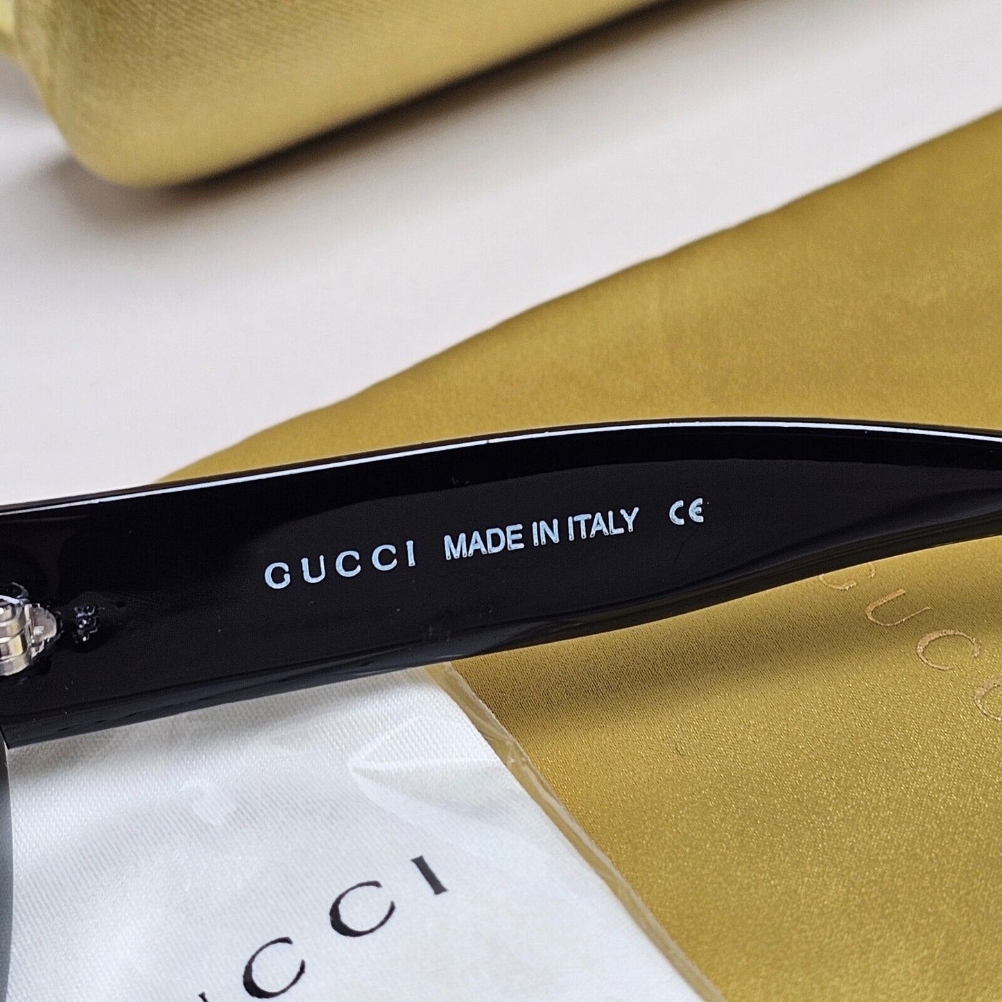 Gucci Sunglasses 1997 Vintage Black Oval Round Retro GG 2410/S 807 49mm 070125