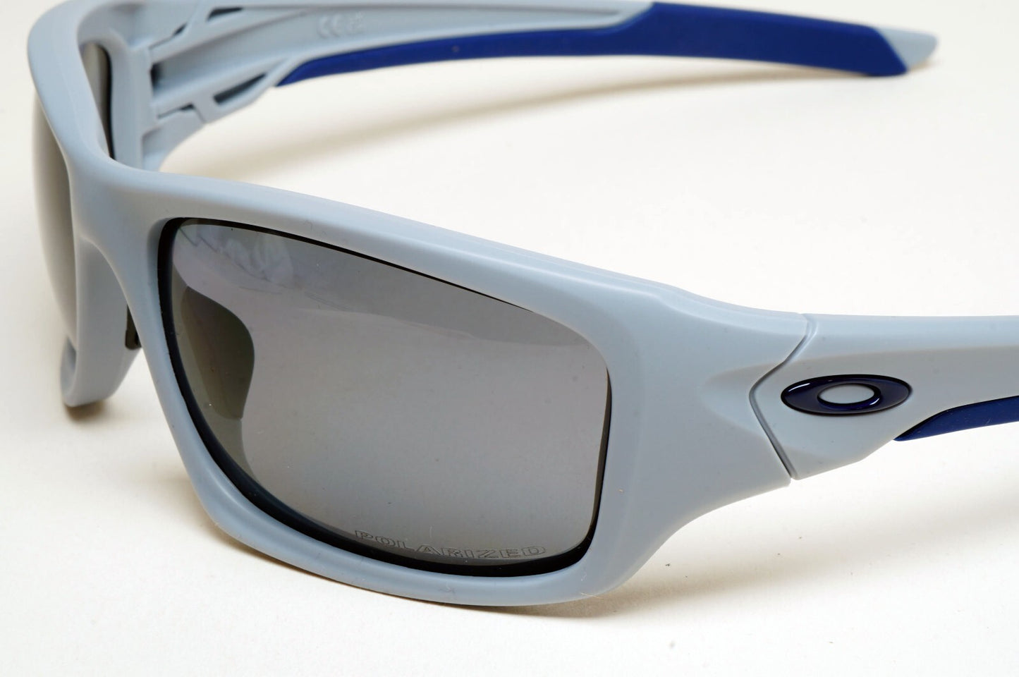 Oakley Sunglasses Polarized Valve Grey Blue Matte Fog Sport Wrap OO 9236 05
