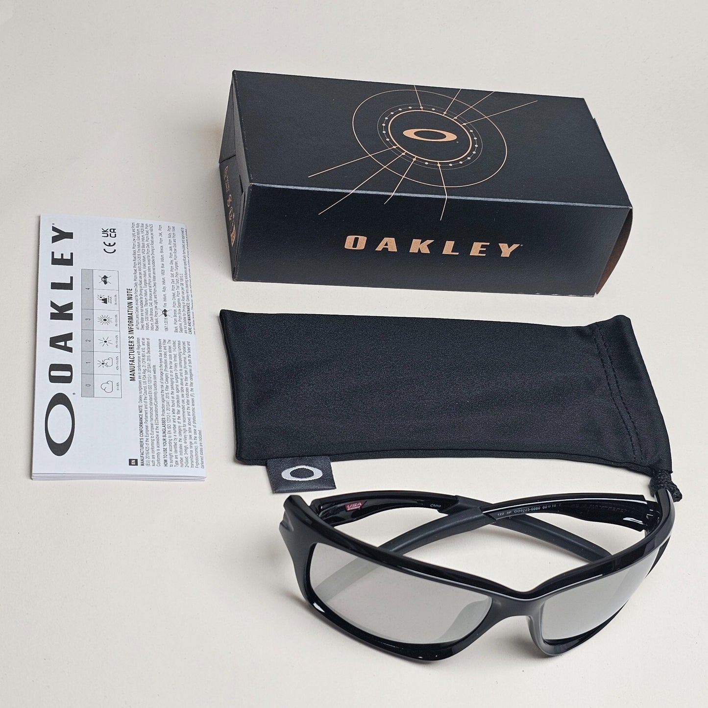 Oakley Sunglasses Polarized Canteen Black Silver Chrome Iridium OO 9225 08
