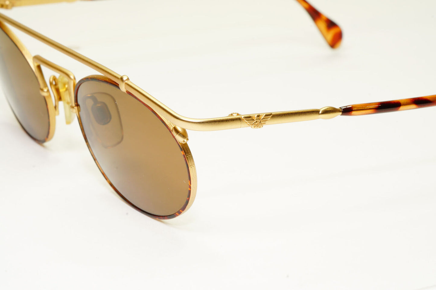 Emporio Armani 1997 Vintage Sunglasses Mens Womens Bridge Bar Gold 024-S 833