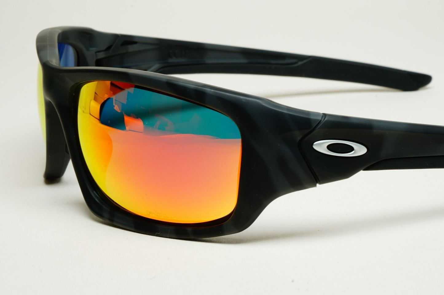 Oakley Sunglasses Polarized Valve Matte Camo Black Ruby Iridium OO 9236 31