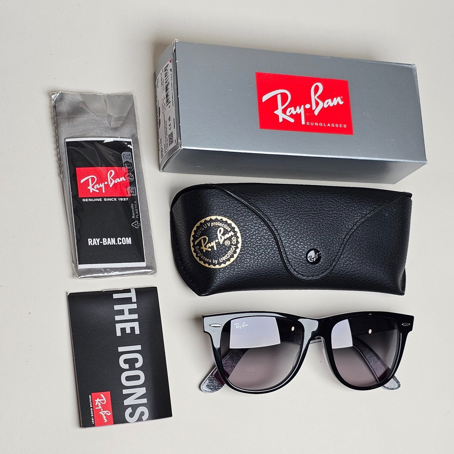 Ray-Ban Sunglasses Wayfarer RB 2140 Black Grey Gradient 1318/3A 54mm Large