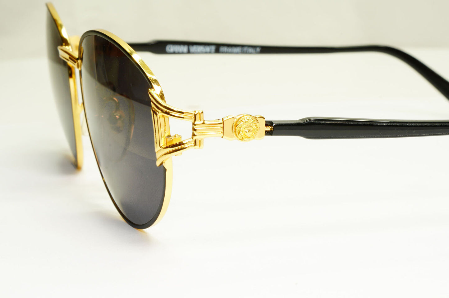 Gianni Versace 1995 Vintage Gold Medusa Black Retro Sunglasses MOD G28 COL 18L