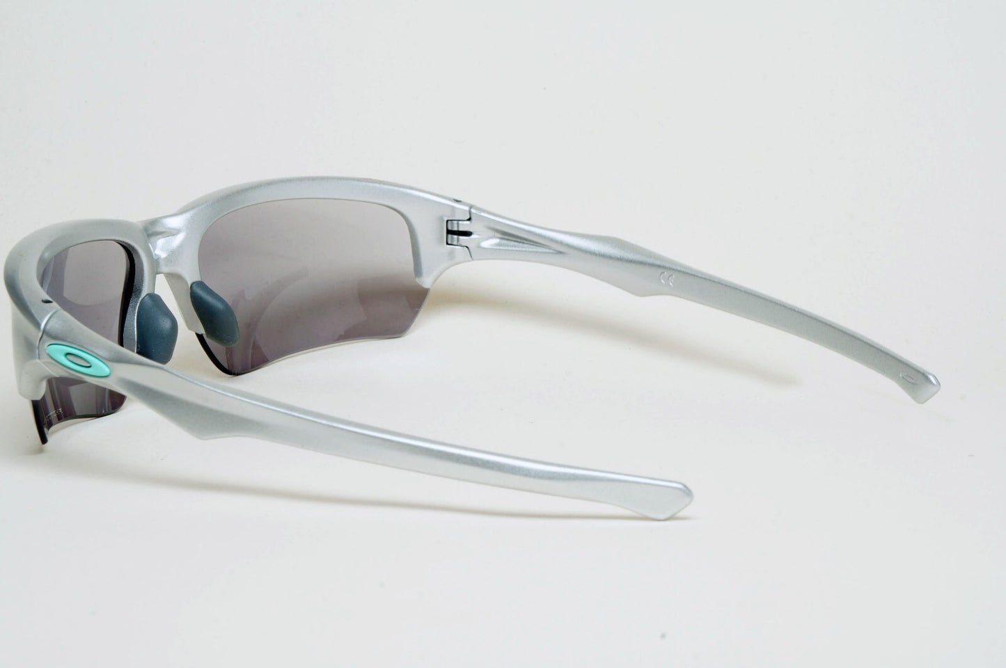 Oakley Sunglasses Photochromic Flak Beta (A) Silver Clear Black OO 9372 10 65mm