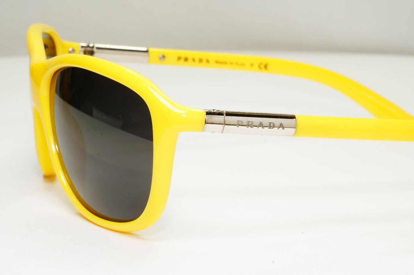 Prada 2011 Sunglasses Black Yellow Square Wrap PR08MS SPR 08M GKD-3M1 240123