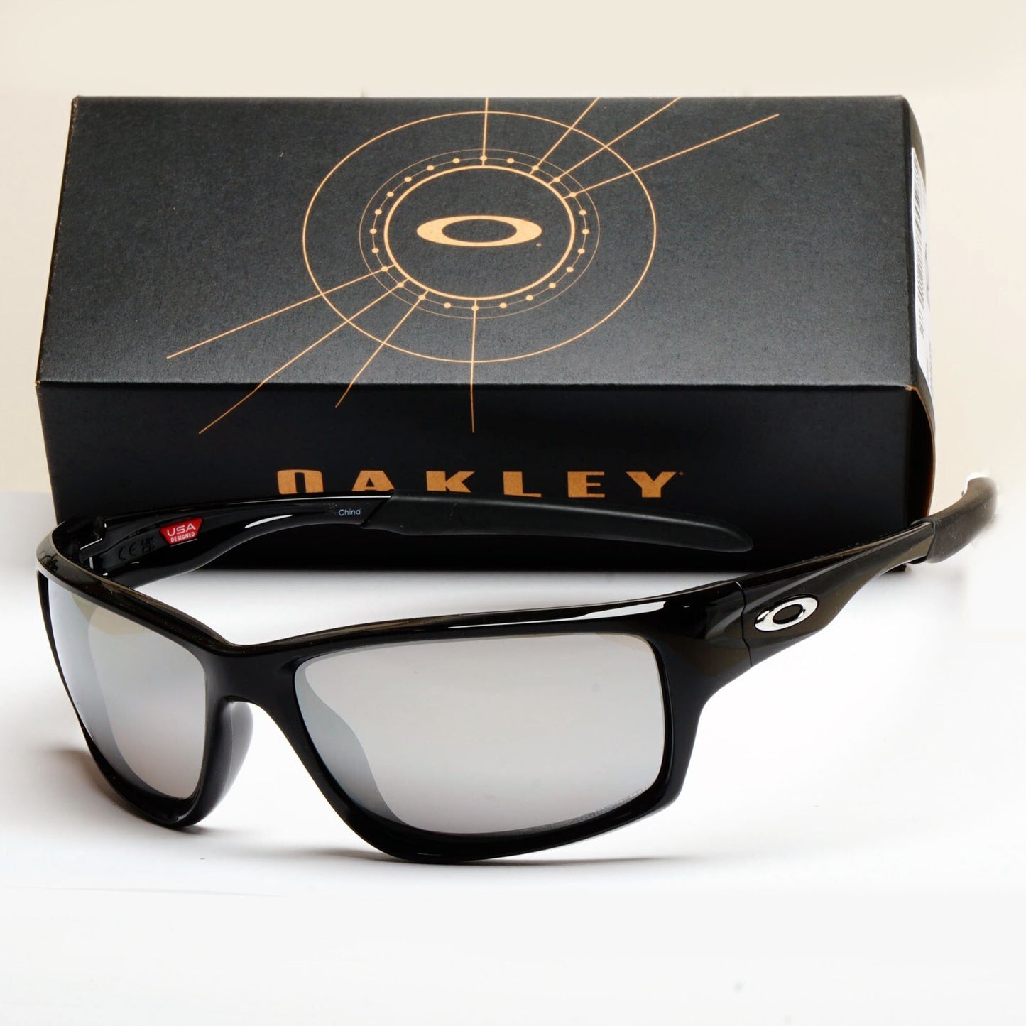 Oakley Sunglasses Polarized Canteen Black Silver Chrome Iridium OO 9225 08