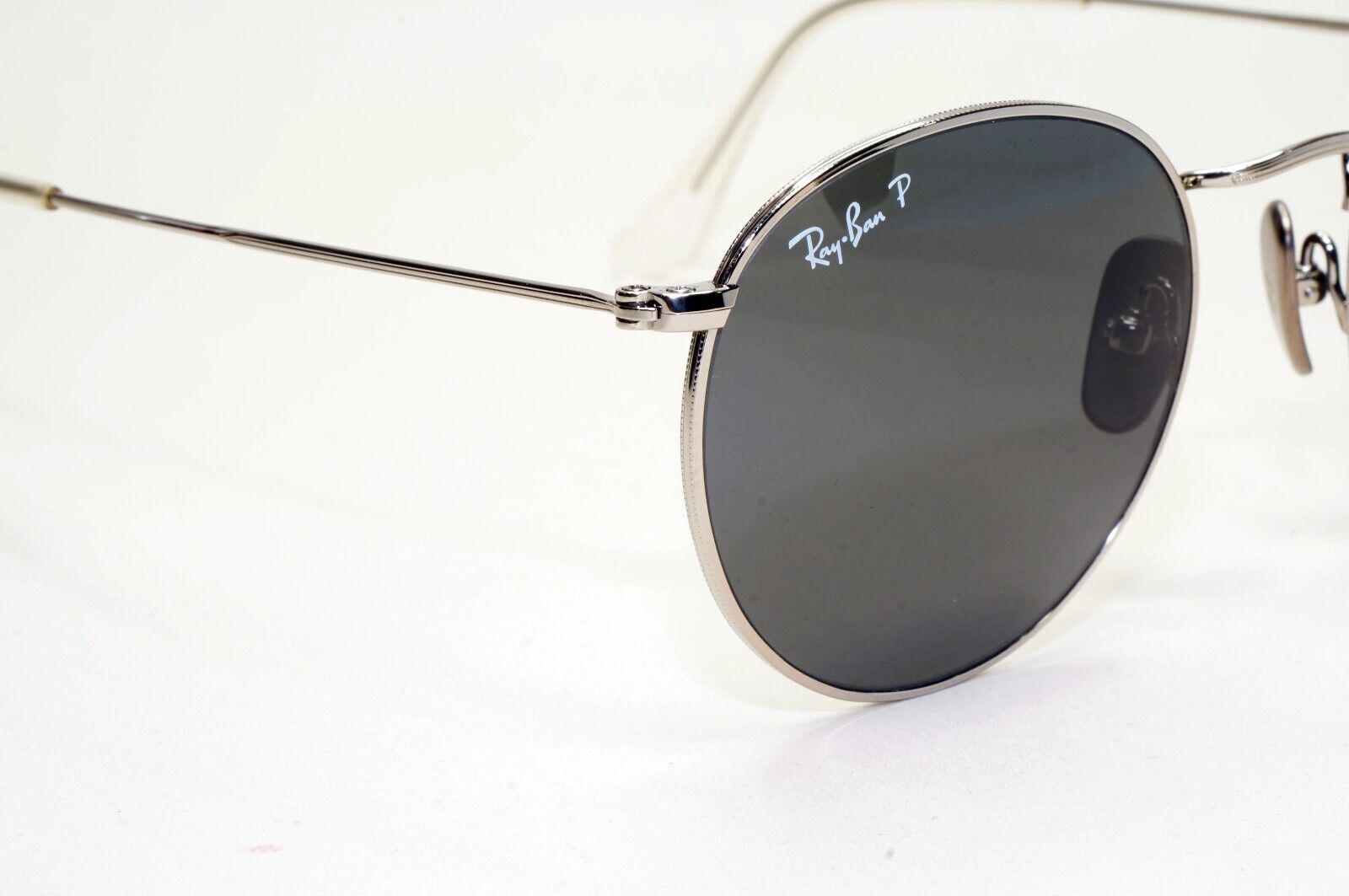 Ray-Ban Sunglasses Round Titanium Polarized Silver Black RB 8247 9209/48 50mm