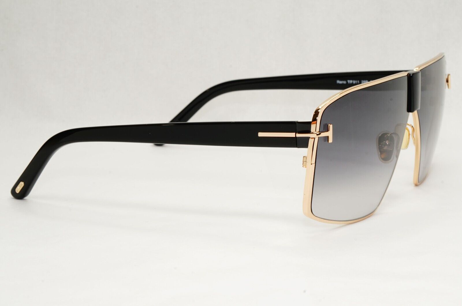 Tom Ford Sunglasses Reno Black Gold Grey Gradient Navigator FT0911 TF 911  28B A
