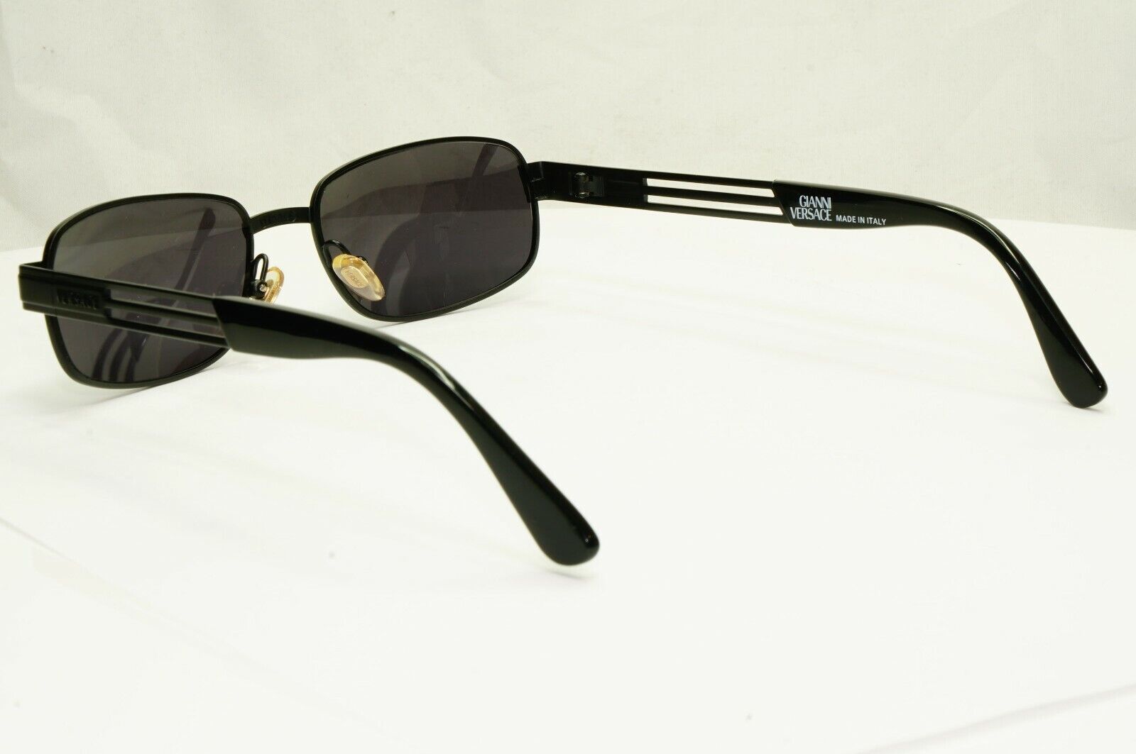 Gianni Versace 1996 Vintage Unisex Black Oval Metal Sunglasses MOD S16 COL 028