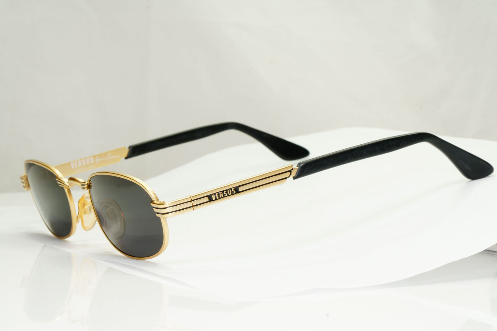 Versus 1996 by Gianni Versace Vintage Gold Black Sunglasses Oval MOD F08 COL 38M