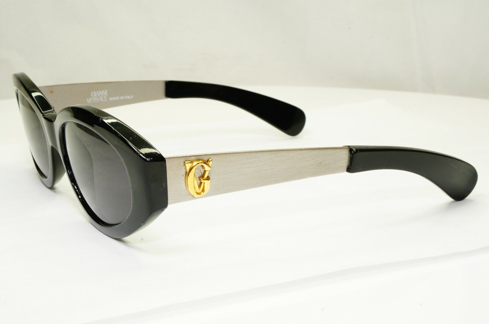 Gianni Versace 1996 Unisex Vintage Gold Black Sunglasses MOD 461/A COL 852 19085