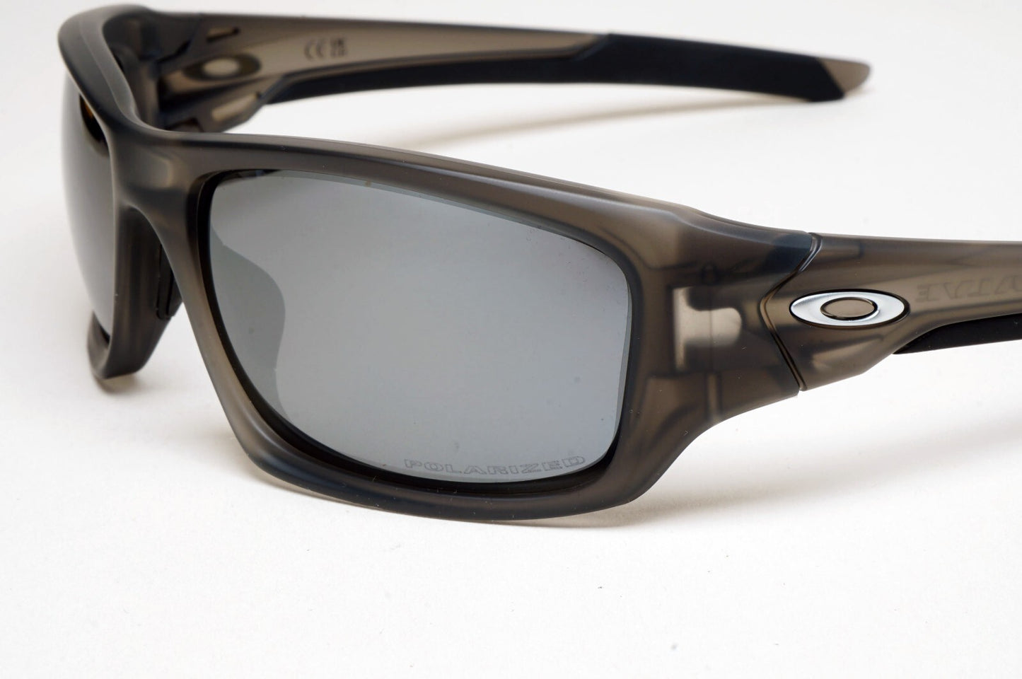 Oakley Sunglasses Polarized Valve Grey Matte Black Iridium OO 9236 Valve 06