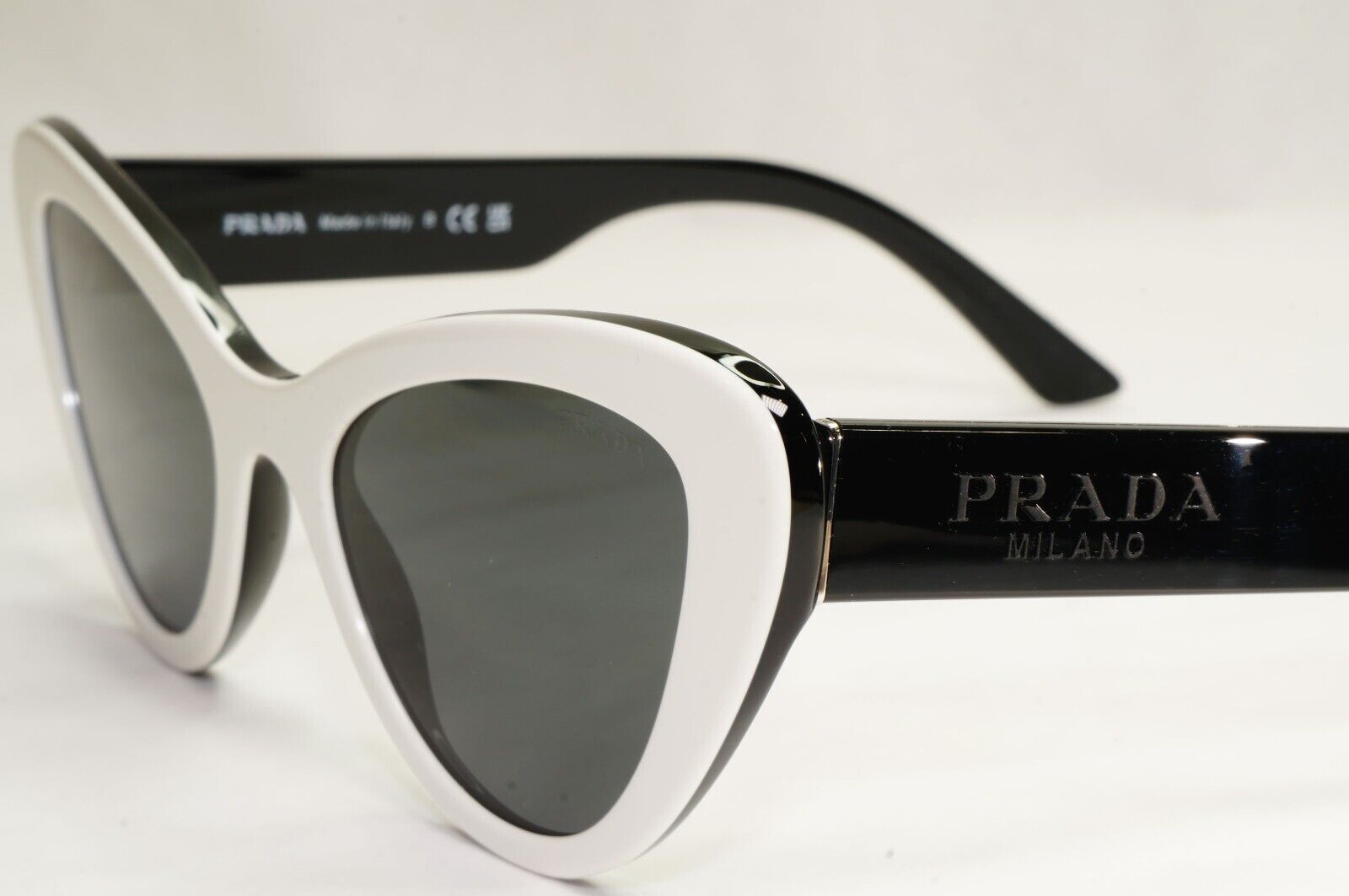 Prada Sunglasses White Black Cat Eye Milano Designer PR13YS SPR 13Y 10A-5S0 [a]