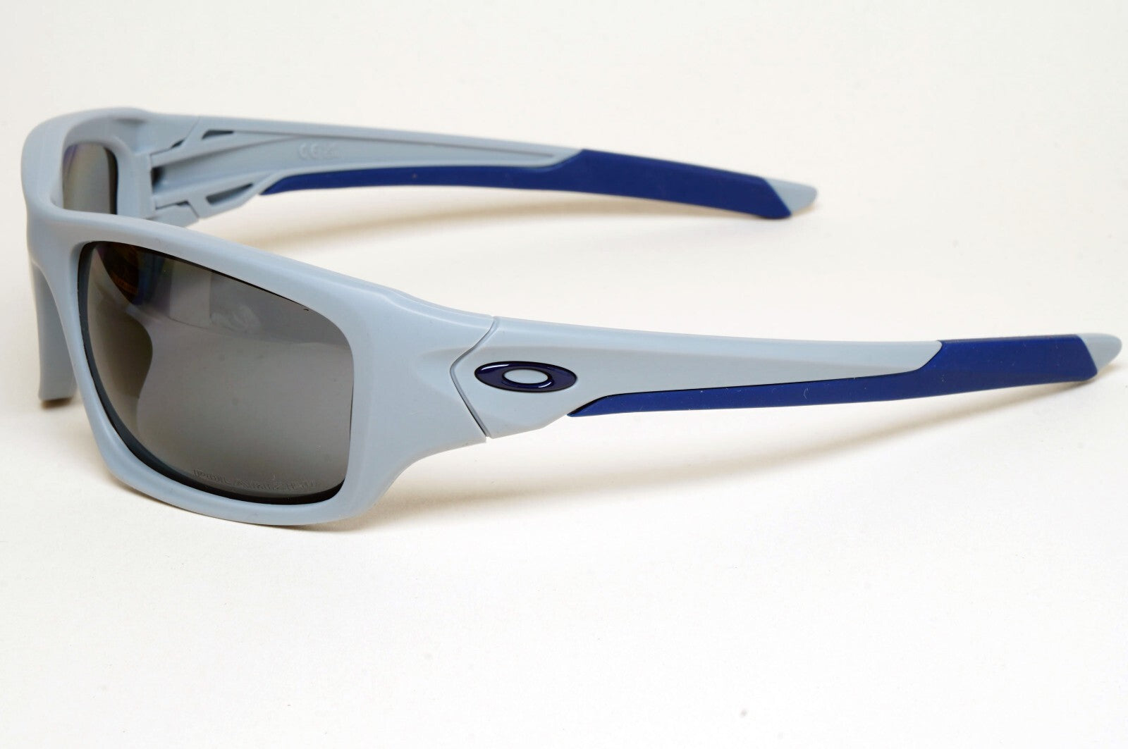 Oakley Sunglasses Polarized Valve Grey Blue Matte Fog Sport Wrap OO 9236 05