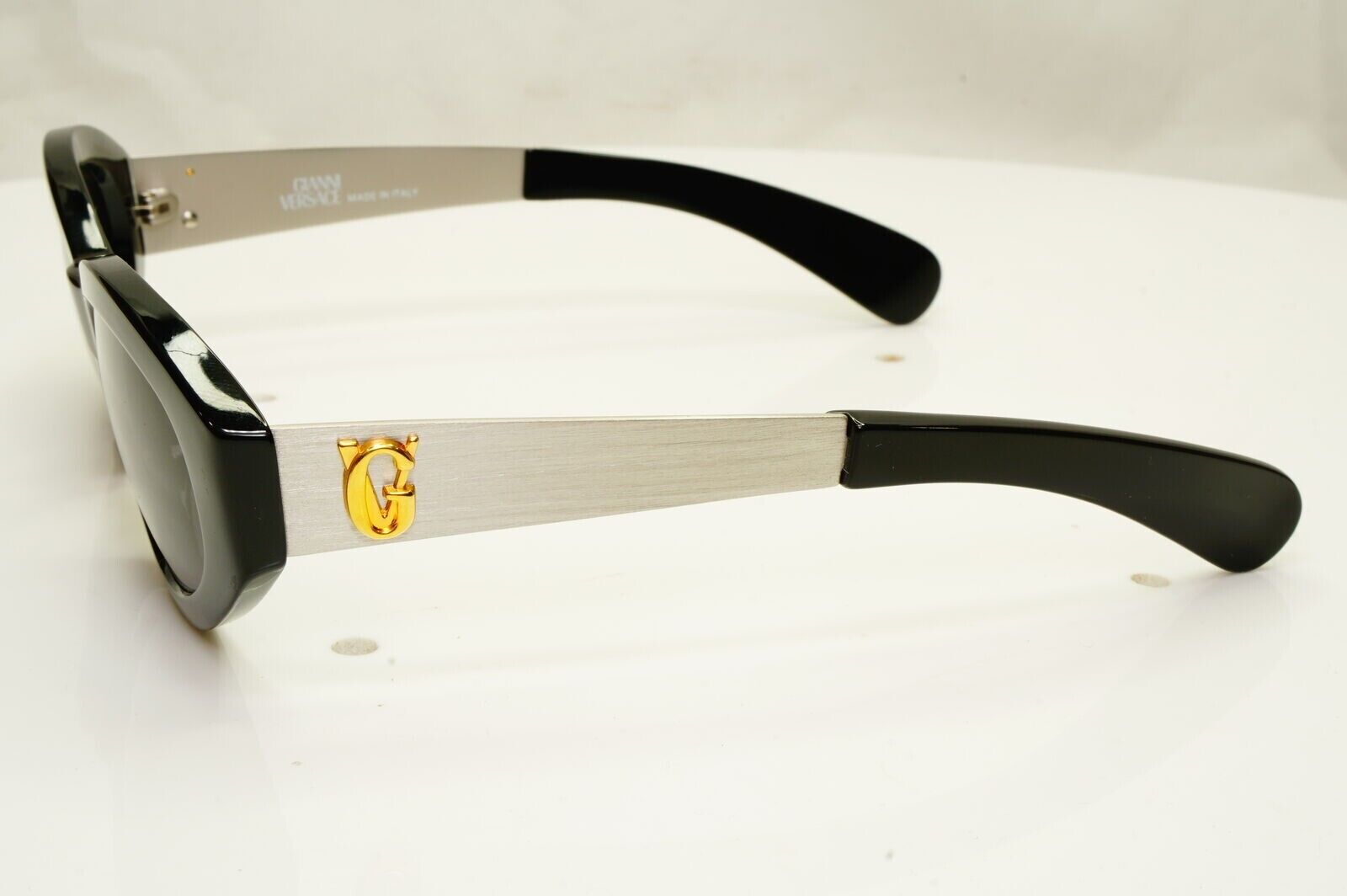 Gianni Versace 1996 Unisex Vintage Gold Black Sunglasses MOD 461/A COL 852