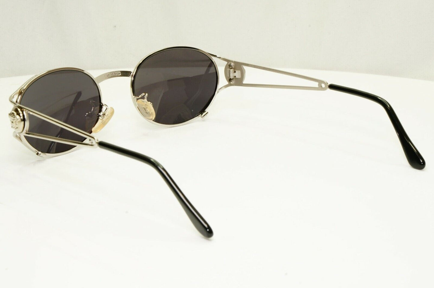Gianni Versace 1996 Vintage Silver Medusa Oval Metal Sunglasses MOD G98 COL 26M