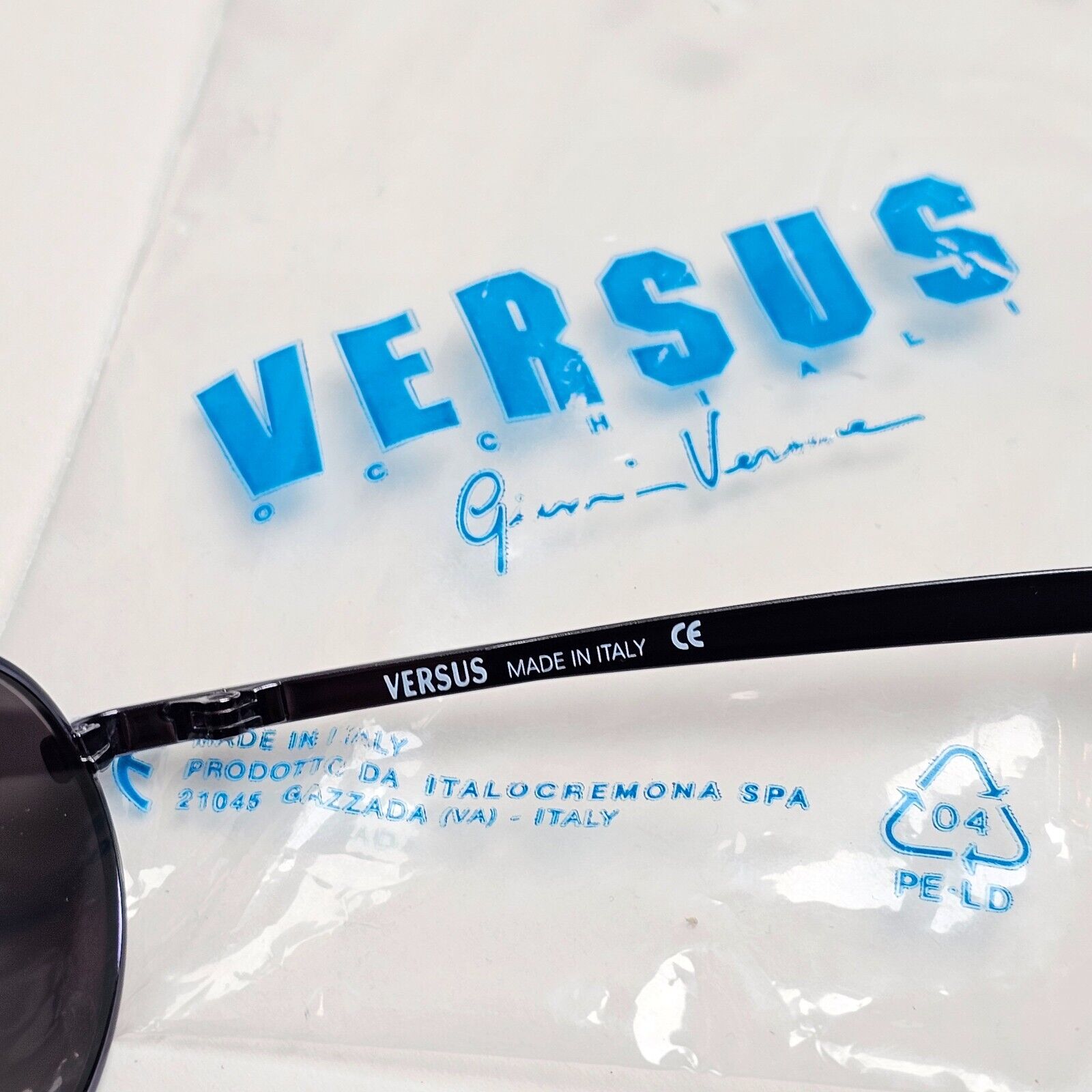 Versus Sunglasses 1996 by Gianni Versace Vintage Blue Black Oval MOR R28 COL 52M