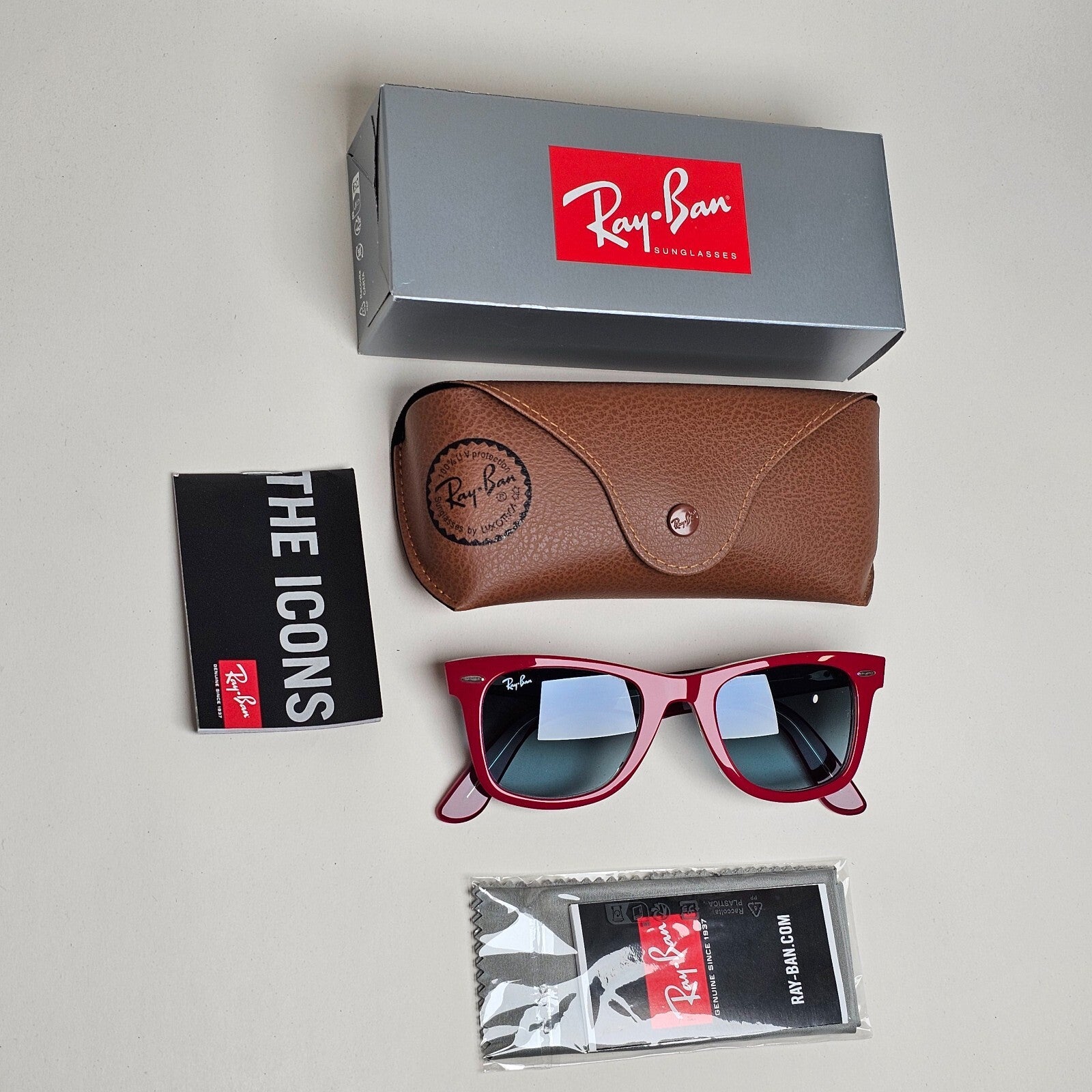 DAMAGED Ray-Ban Sunglasses Wayfarer Red Grey Gradient RB 2140 1296/3M 50mm