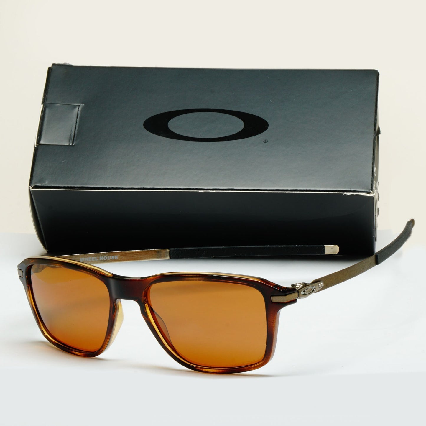 Oakley Sunglasses Wheel House Polarized Brown Tungsten OO 9469 04 54mm