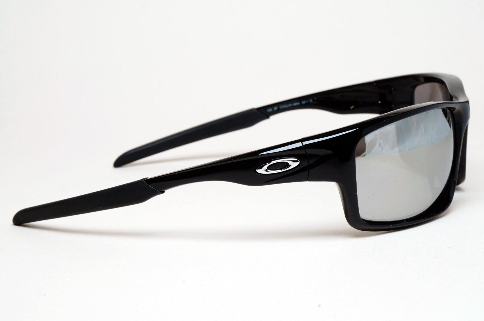 Oakley Sunglasses Polarized Canteen Black Silver Chrome Iridium OO 9225 08