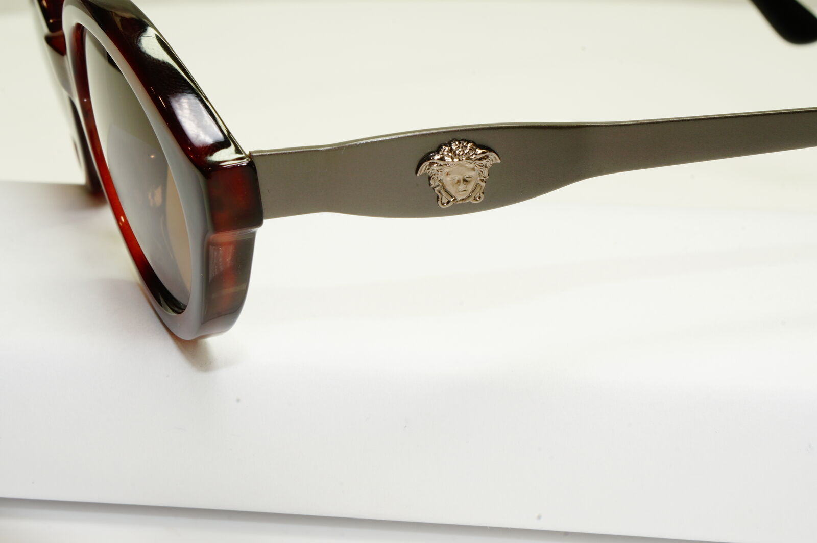 Gianni Versace 1996 Womens Vintage Brown Oval Medusa Sunglasses MOD 401 COL 900