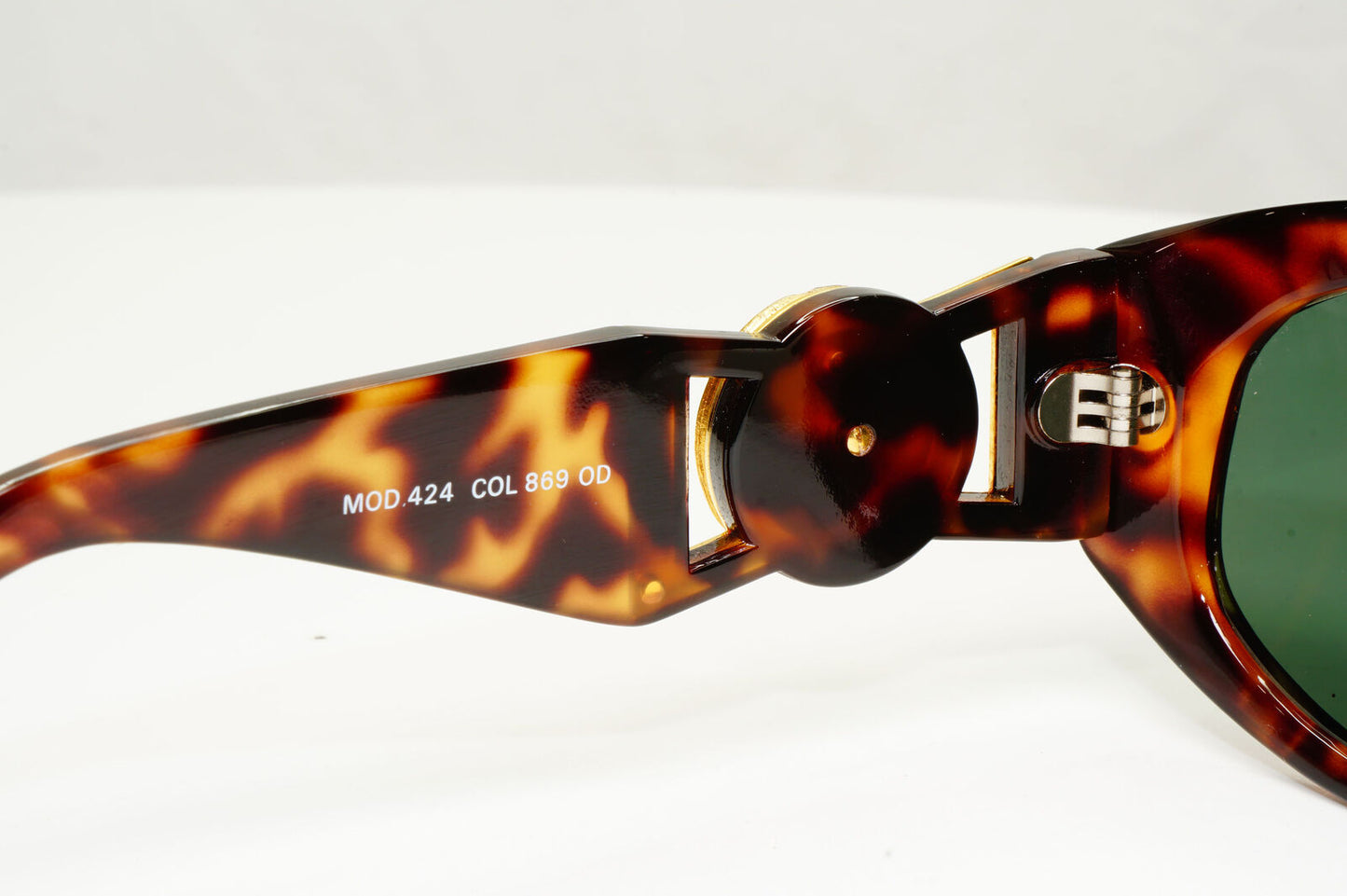 Gianni Versace 1993 Tortoisehell Sunglasses Gold Medusa Biggie MOD 424 COL 869OD