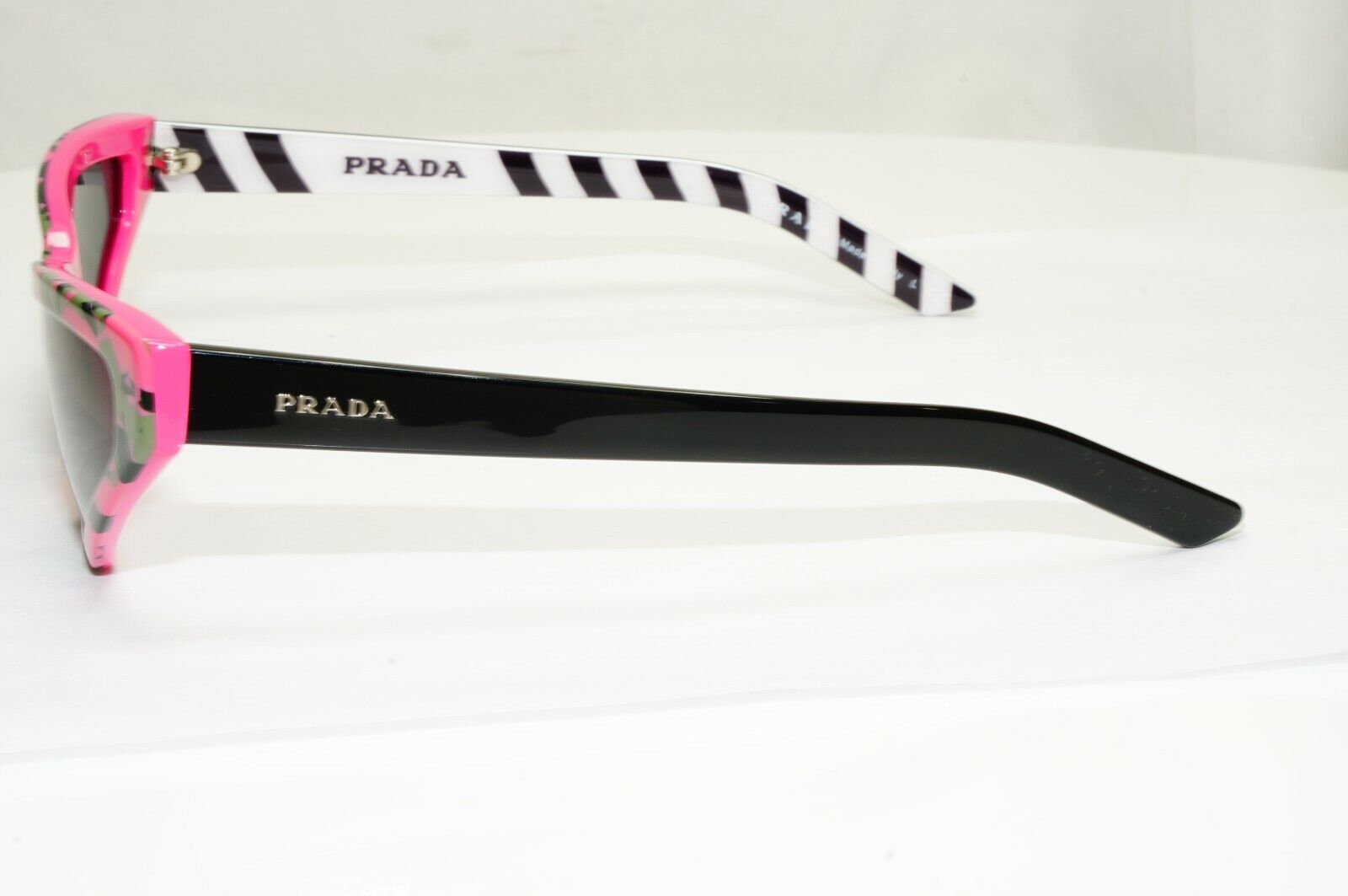 Prada Millenials Sunglasses Pink Black Green Fashion Blogger SPR 12V F 462-5S0